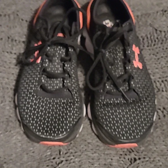 ❤️UNDER ARMOUR sneakers - Picture 2 of 8